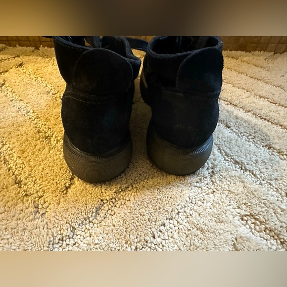Dr. Martens Classic Suede platform Booties - Picture 3 of 4